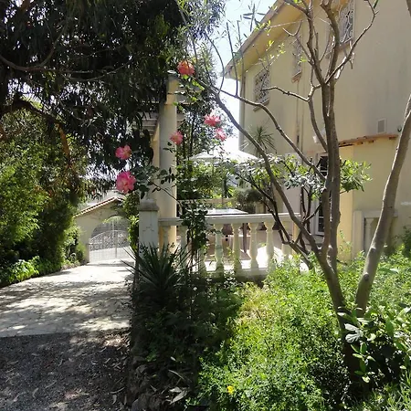 Au Reveil Des Cigales