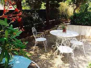 Guest house Au Reveil Des Cigales 3*