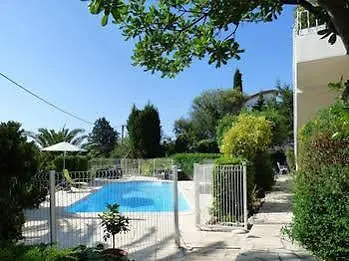 Guest house Au Reveil Des Cigales 3*