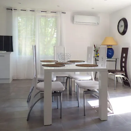 Au Reveil Des Cigales Guest house 3*