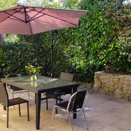 Au Reveil Des Cigales Guest house 3*